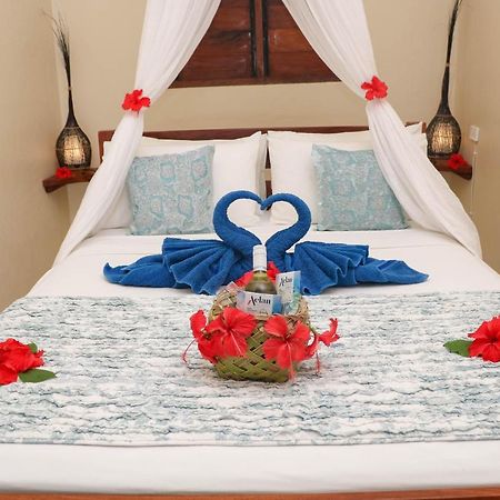 Blue Bay Resort Port Vila Esterno foto