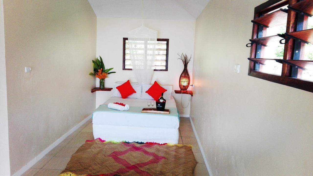 Blue Bay Resort Port Vila Esterno foto