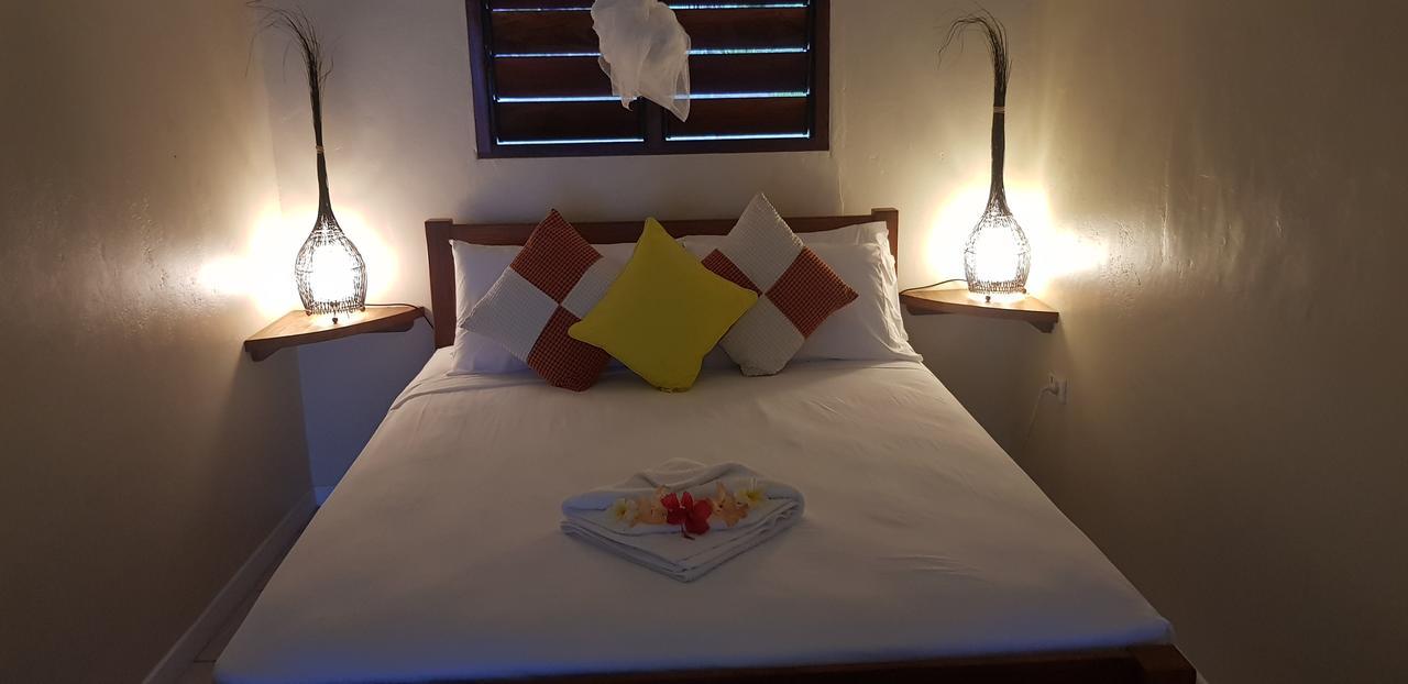 Blue Bay Resort Port Vila Esterno foto