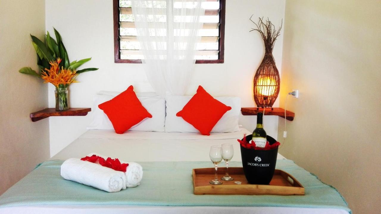 Blue Bay Resort Port Vila Esterno foto