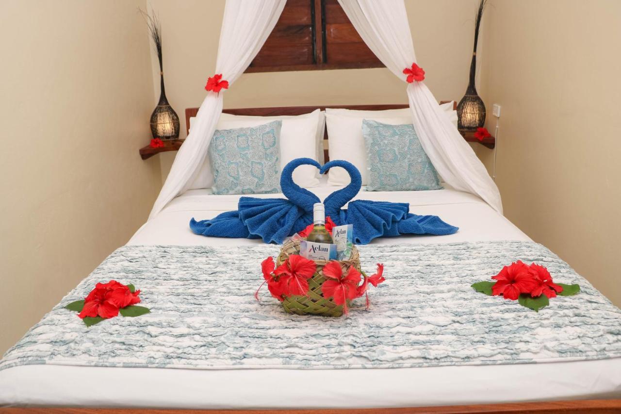 Blue Bay Resort Port Vila Esterno foto